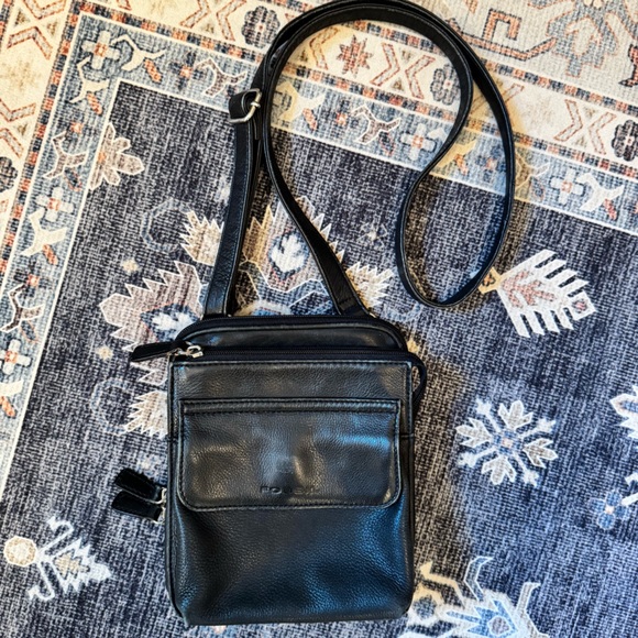 Fossil Handbags - Vintage Fossil Women’s Black 100% Genuine Leather Crossbody Purse